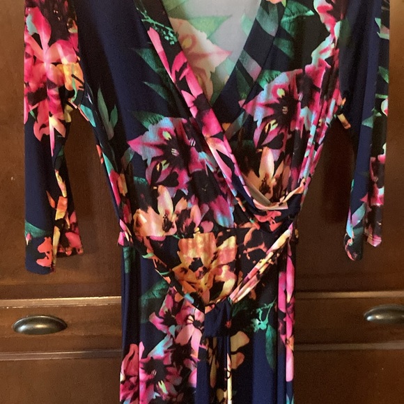 Dress - Picture 8 of 10